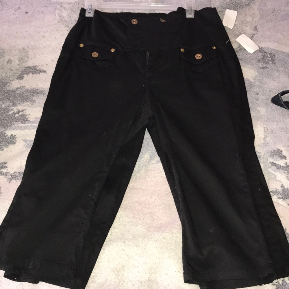 Black Capri jeans